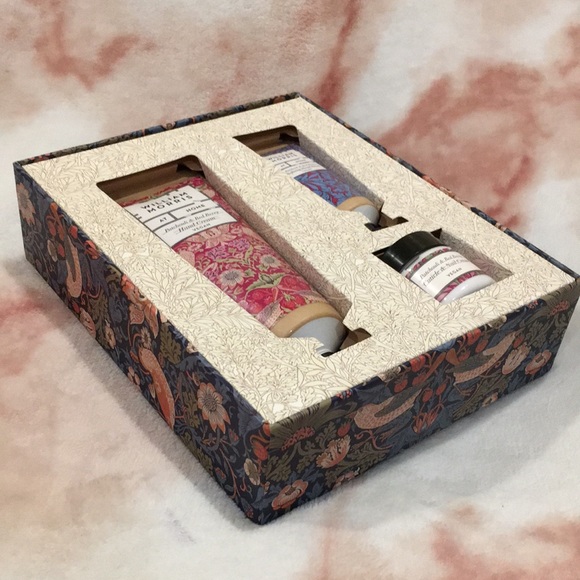 William Morris At Home Scented Hand Care Treats Boxed Set NWT England *No Cover - Picture 2 of 16